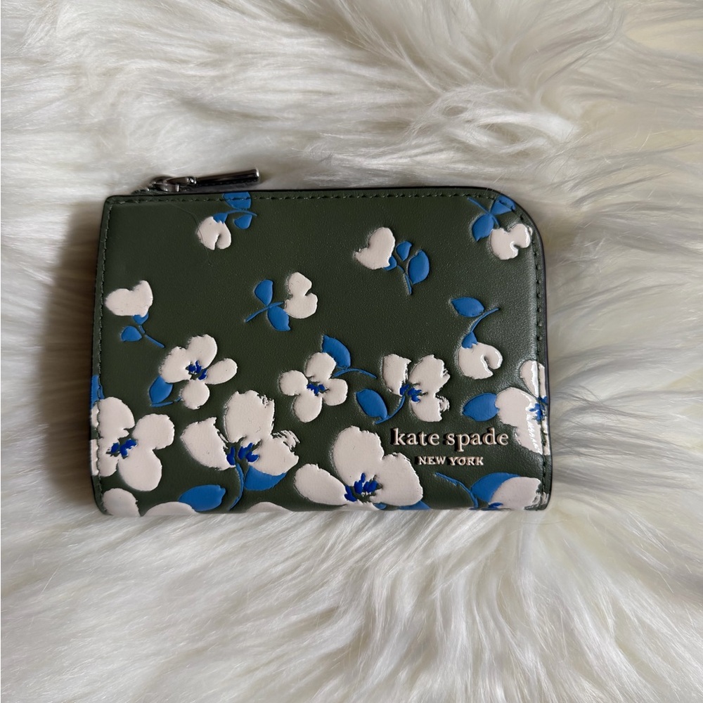 Kate Spade Devin Bifold Snap Blue and White Floral Design Wallet